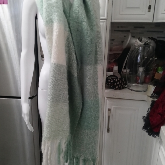 Steve Madden Sage white Buffalo plaid blanket Wrap with Fringe SMA-768 NEW - Picture 14 of 14